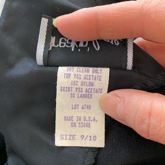 Chic Black and Gold Midi Dress with Elegant Design - Picture 10 of 16